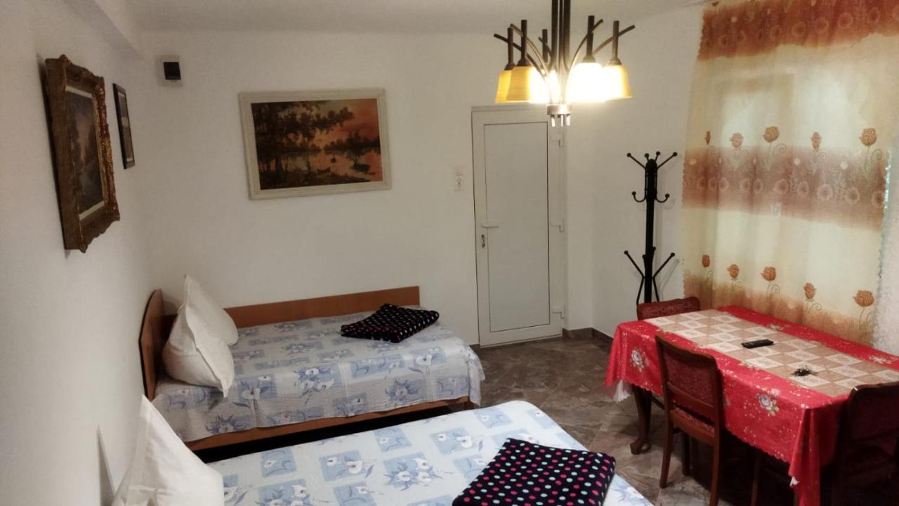 הוילה אפורי סוד Casa Din Gradina מראה חיצוני תמונה