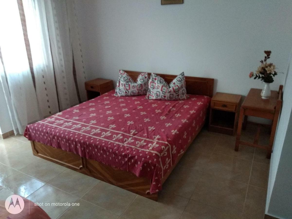 הוילה אפורי סוד Casa Din Gradina מראה חיצוני תמונה
